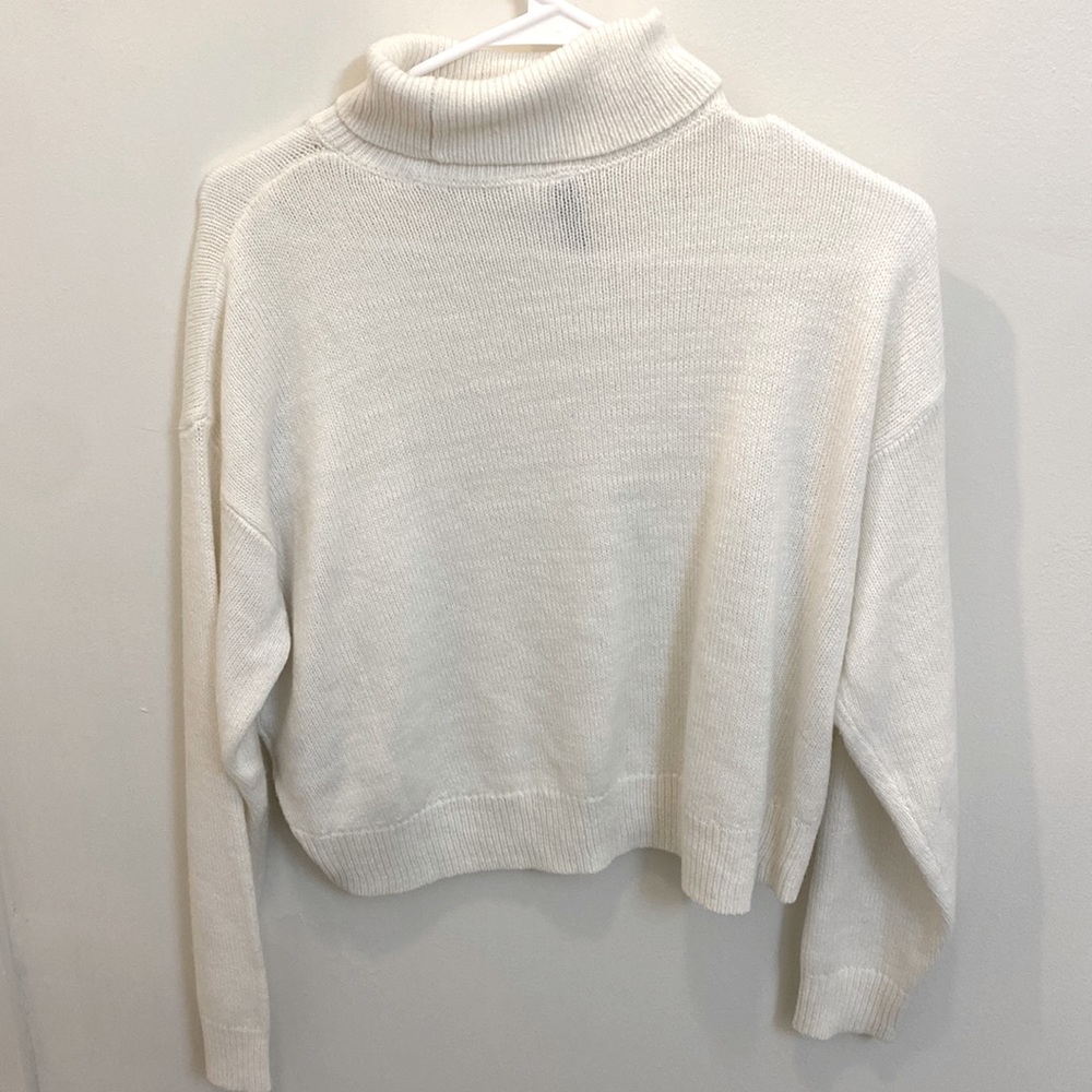 Cropped cream sweater